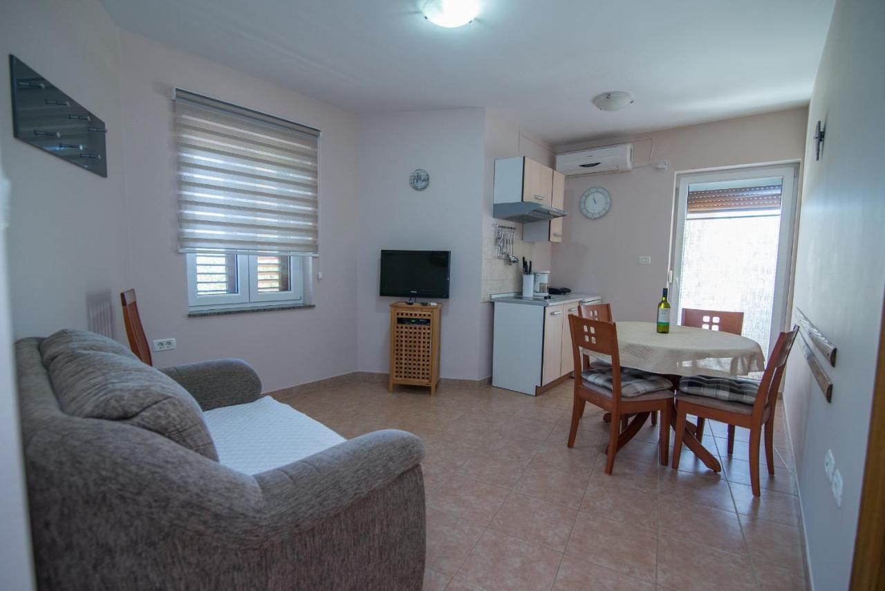Apartments With A Parking Space Punta Kriza, Cres - 8082 외부 사진